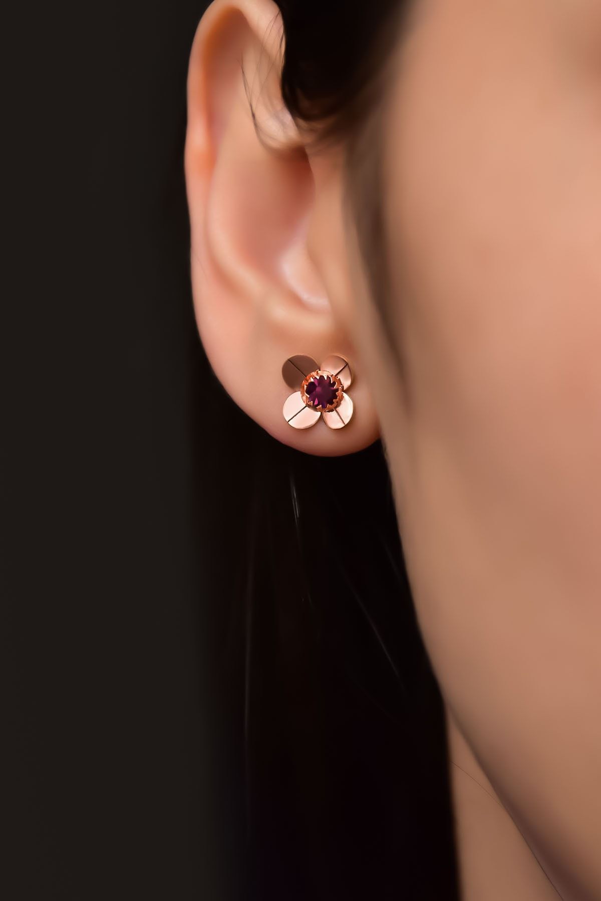 925 Ayar Gümüş Rose Kaplama Zirkon Taşlı Şubat Ayı Doğum Taşlı Frezya Çiçeği Küpe