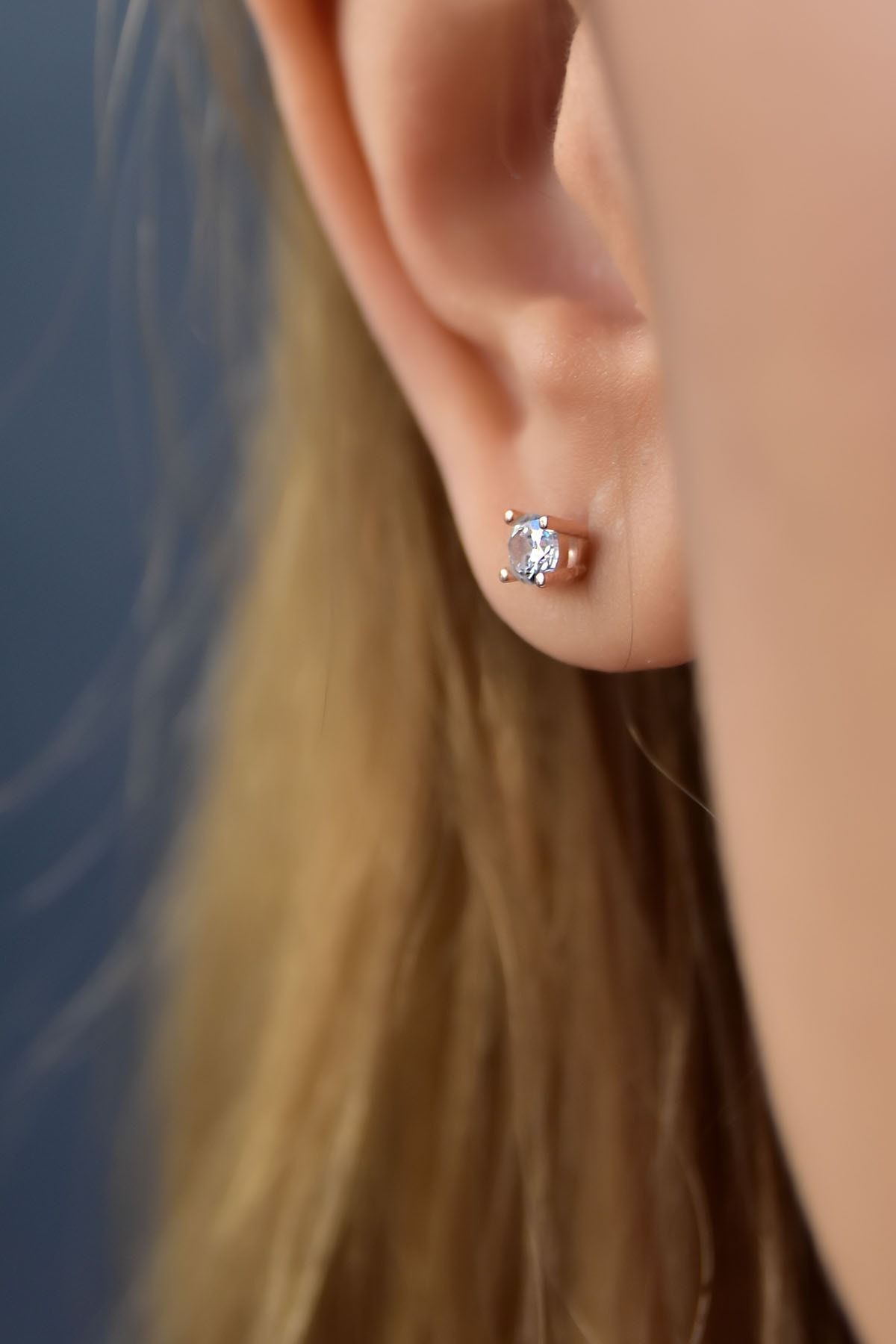 925 Ayar Gümüş Rose Kaplama Zirkon Taşlı Tektaş Küpe 4,0mm.