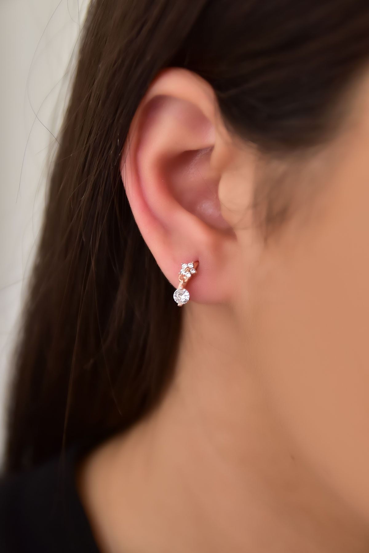 925 Ayar Gümüş Rose Kaplama Zirkon Taşlı Tektaş Sallantılı Çiçek Halka Küpe