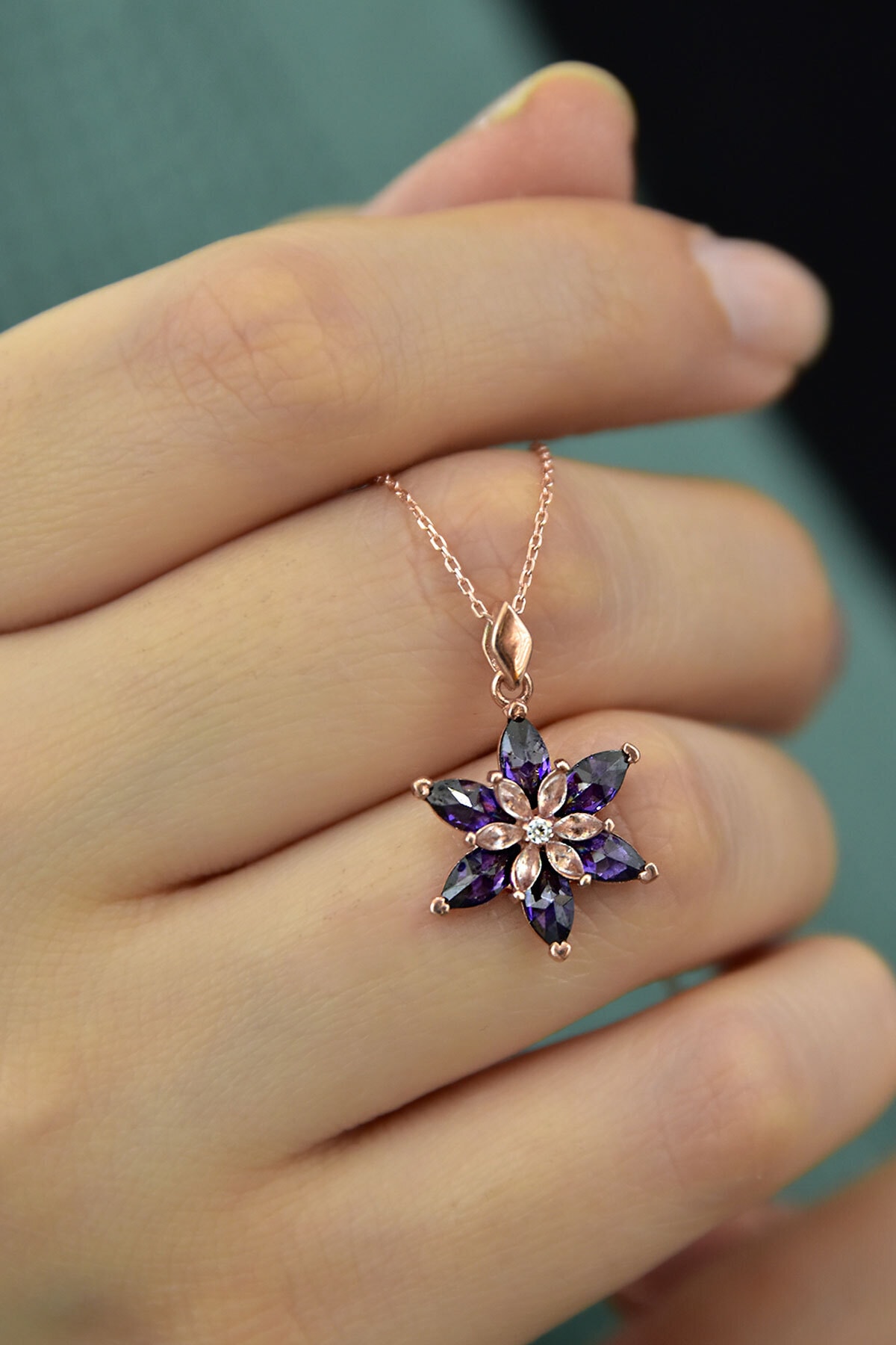 925 Ayar Gümüş Rose Kaplma Tepelikli Mor Lotus Kolye