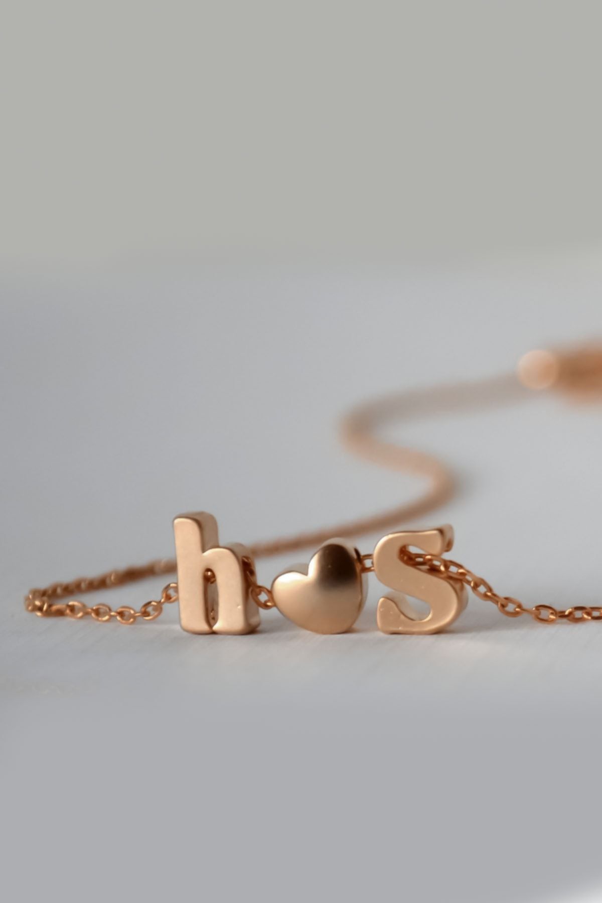 925 Ayar Gümüş Rose Mini Üç Boyutlu Ikı Harf Bir Kalp Kolye