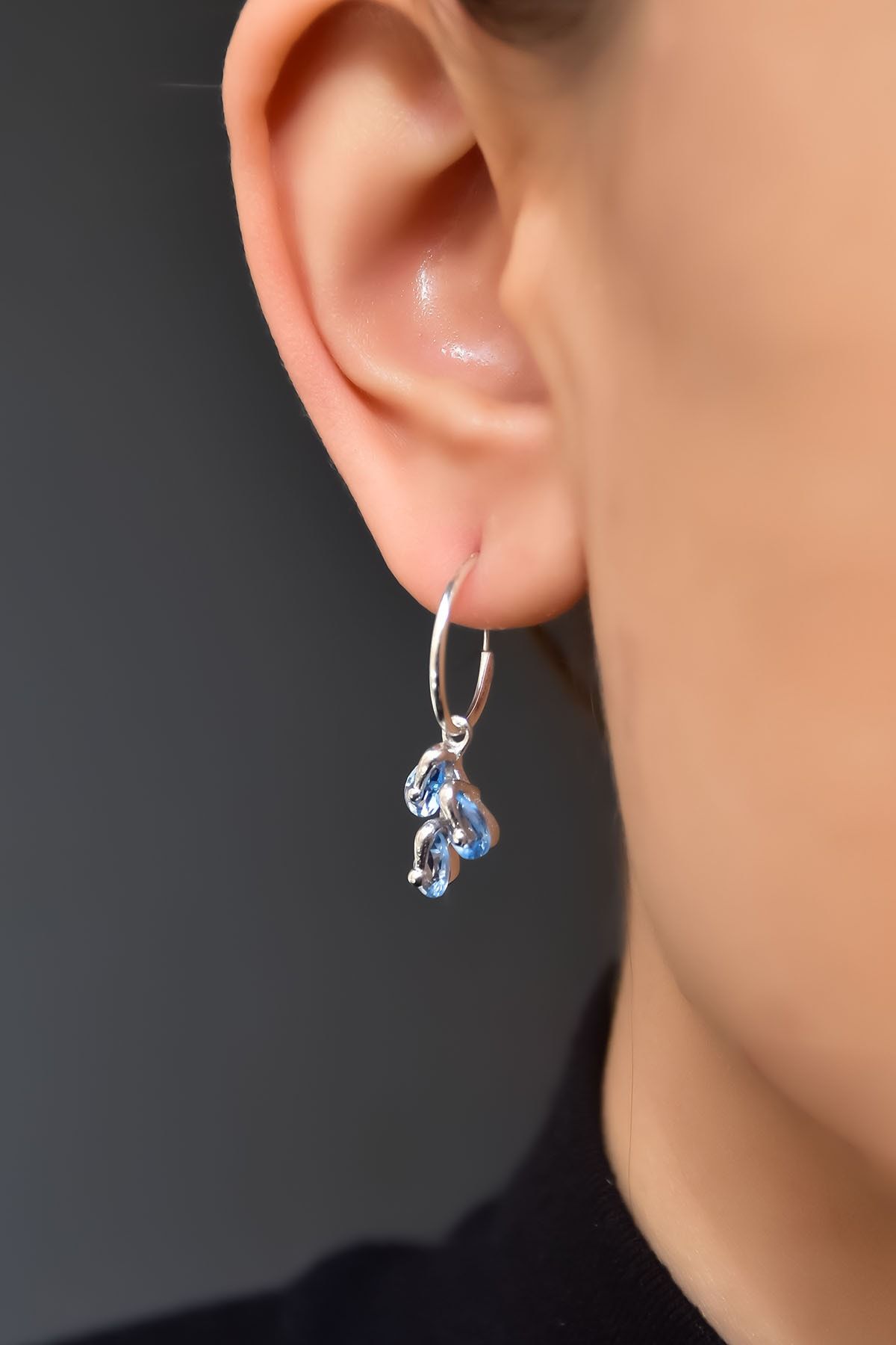 925 Ayar Gümüş.Rose,Rodaj,Gold.Doğum Ayı Küpe.12 Doğum Taşlı Kübik Drop Küpe. Ürün Ağırlığı :3,40 Gr. ( +-). Halka Çapı: 1,5 cm. En*Boy: 1*1,5 cm. Gümüş ve değerli taşlar nedeniyle belirtilen ortalama ürün ağırlığında ± %5 sapma olabilmektedir. Teslimat: 