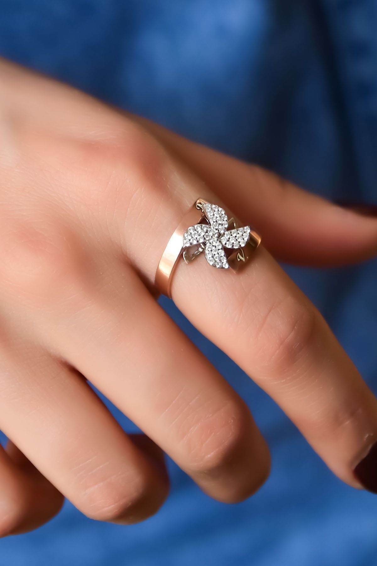 925 Ayar Gümüş Rose Rodyum Kaplama Harfli Zirkon Taşlı Dönen Pervane Yüzük No:10