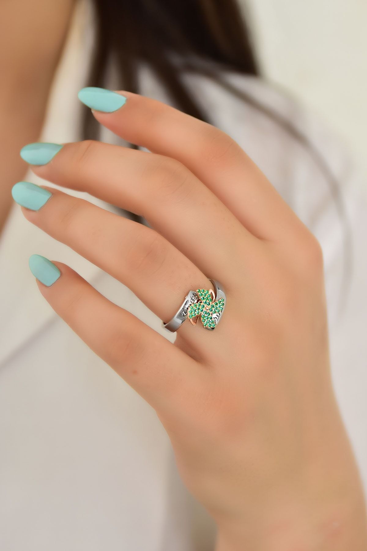 925 Ayar Gümüş Rose Rodyum Kaplama Isimli Yeşil Zirkon Taşlı Dönen Pervane Yüzük