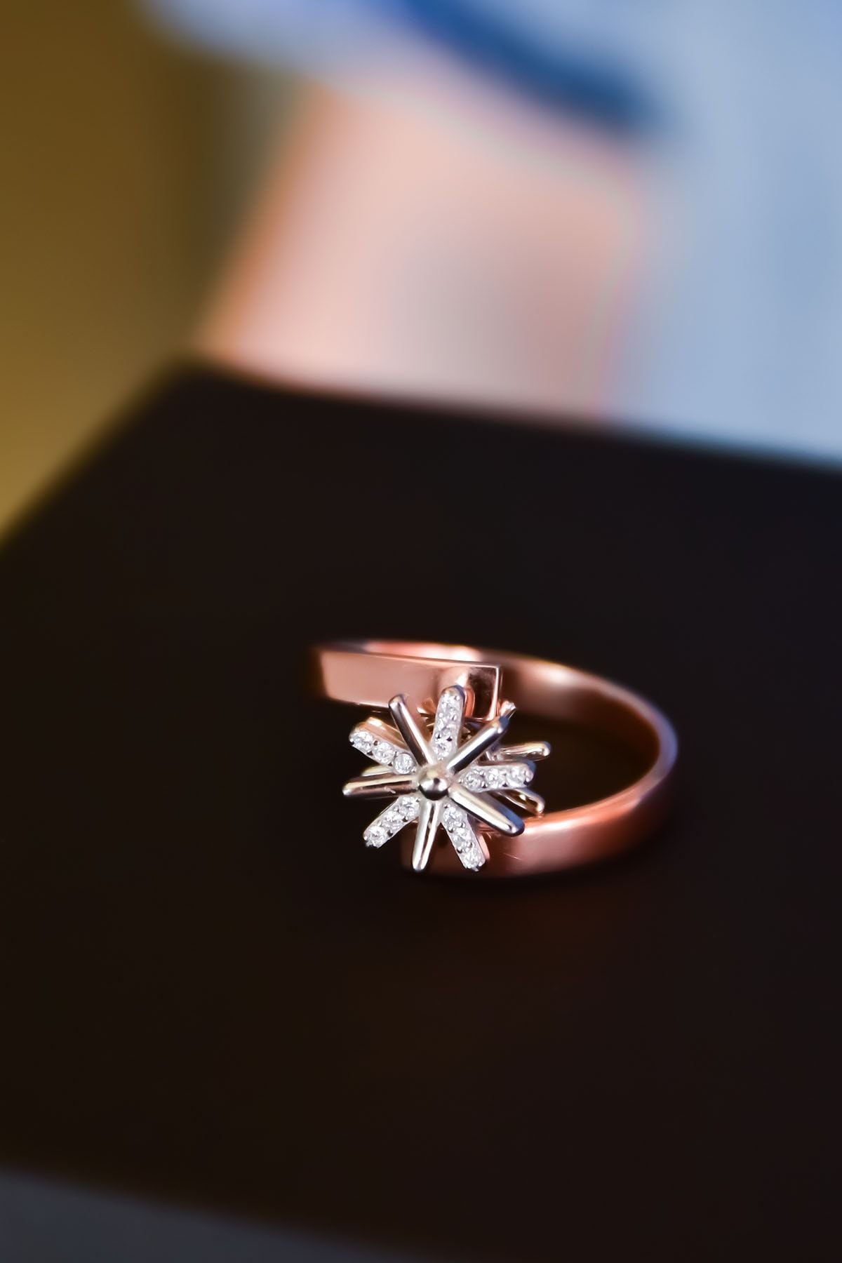 925 Ayar Gümüş Rose Rodyum Kaplama Zirkon Taşlı Dönen Güneş Yüzük