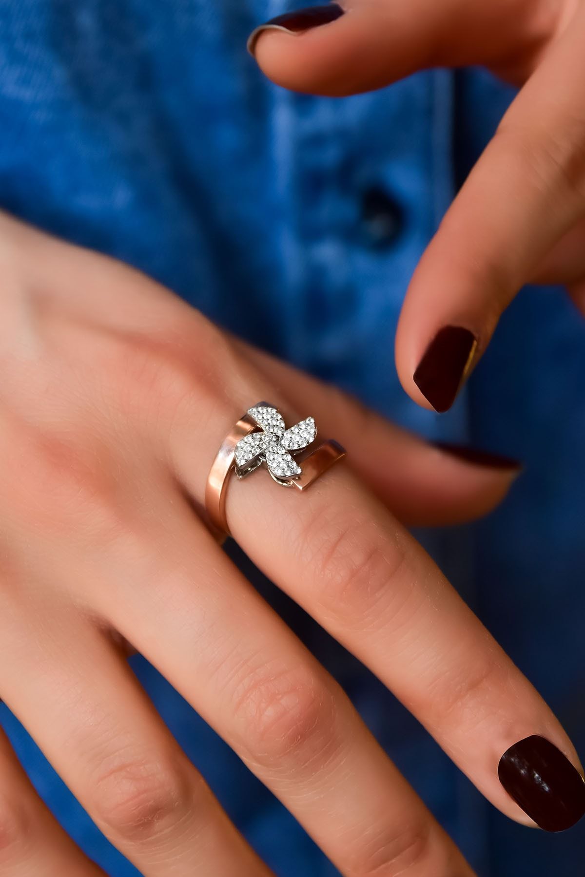 925 Ayar Gümüş Rose Rodyum Kaplama Zirkon Taşlı Dönen Rüzgar Gülü Yüzük