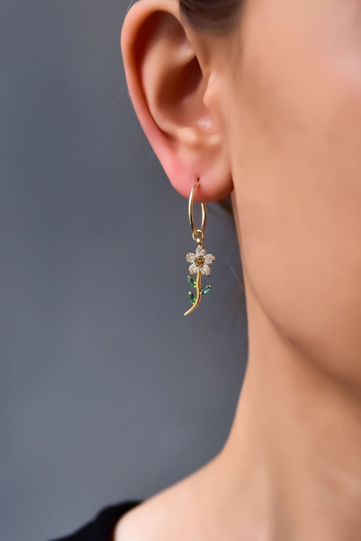 925 Ayar Gümüş Şampanya Taşlı Papatya Küpe.rose.gold.rodaj