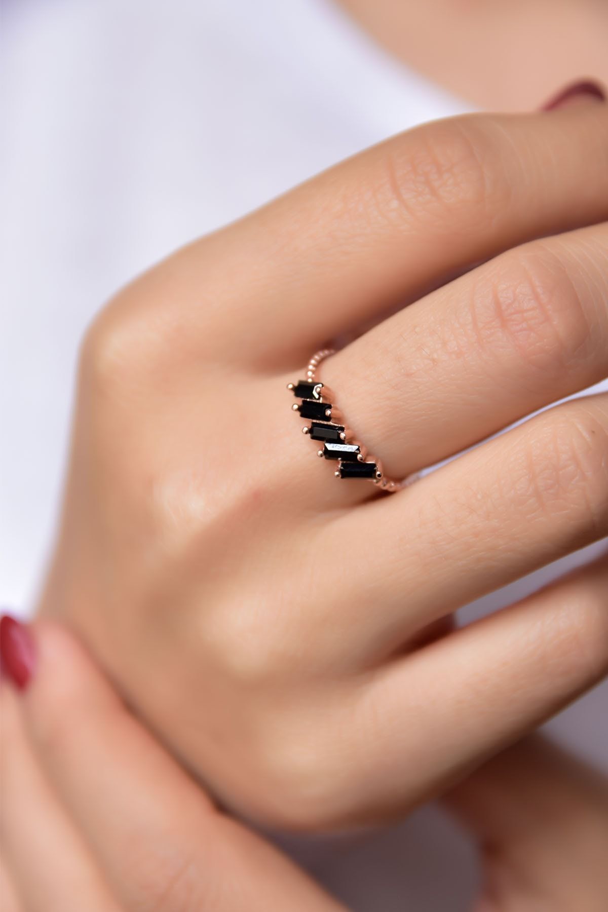 925 Ayar Gümüş Siyah Baget Taşlı Çıtır Yüzük