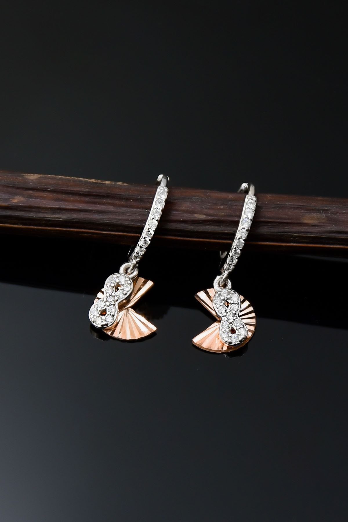 925 Ayar Gümüş Sonsuzluk Figürlü Fırfırlı Halka Küpe