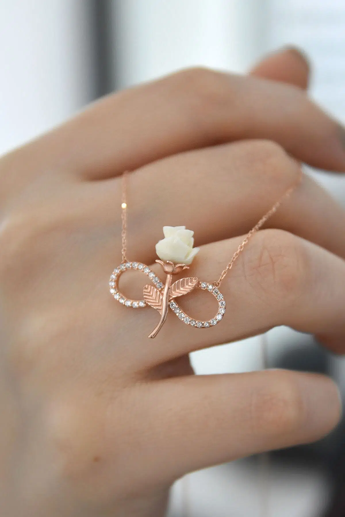 925 Ayar Gümüş Sonsuzluk Rose Beyaz Mercan Gül Kolye