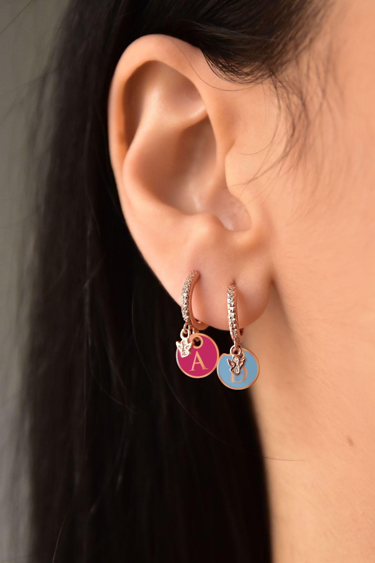 925 Ayar Gümüş Taşlı Melek Figürlü Harfli Kadın Halka Küpe