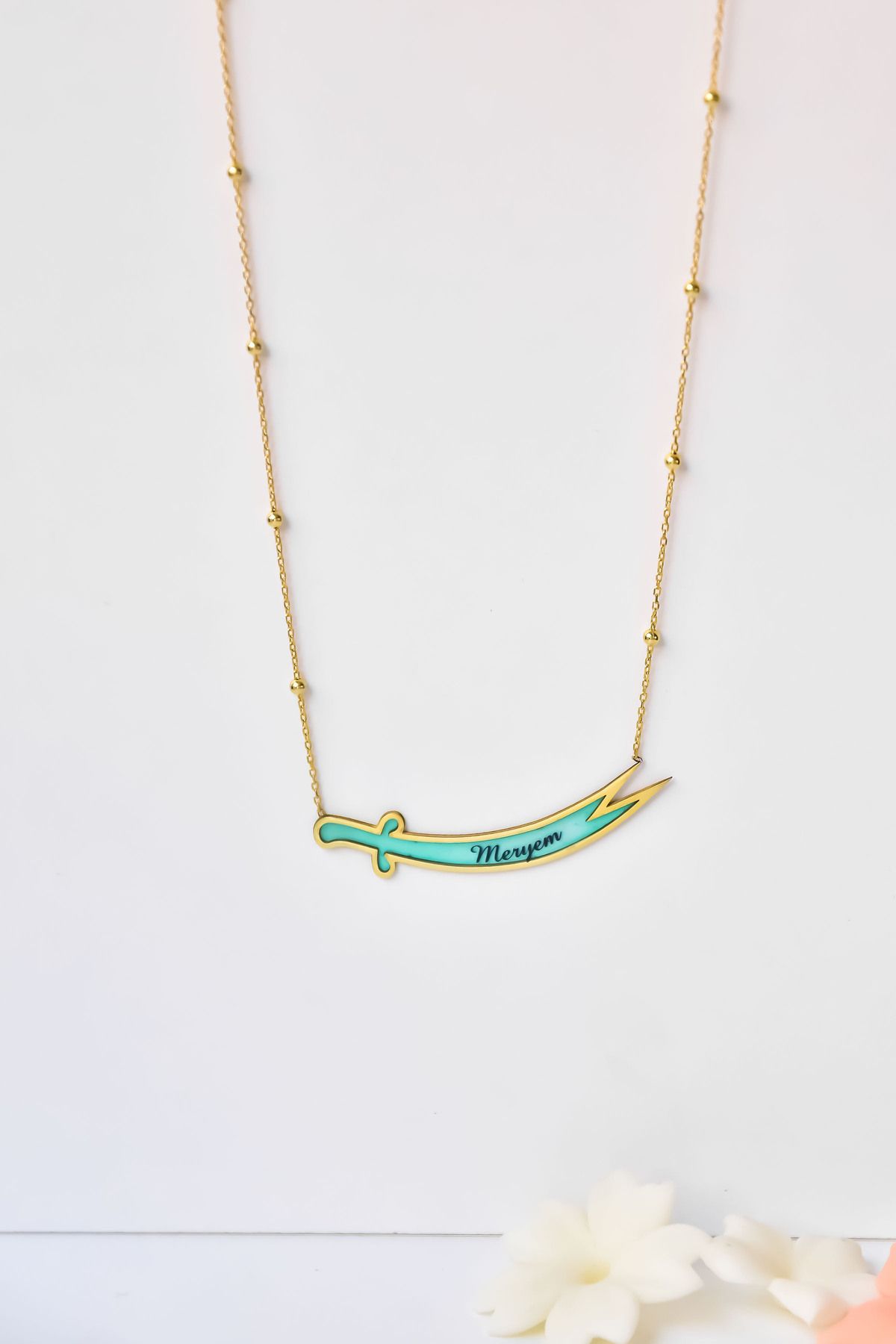 925 Ayar Gümüş Toplu Parlayan Rüya Serisi Ebruli Cam Boyalı Isimli Yatay Zülfikar Kılıcı Kolye