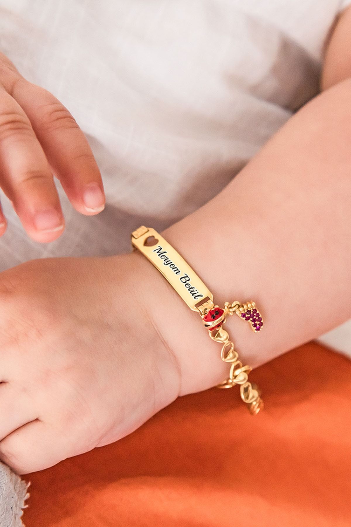 925 Ayar Gümüş Uğur Böcekli Pembe Ayaklı Kız.Mavi Ayaklı Erkek Bebek Künyesi