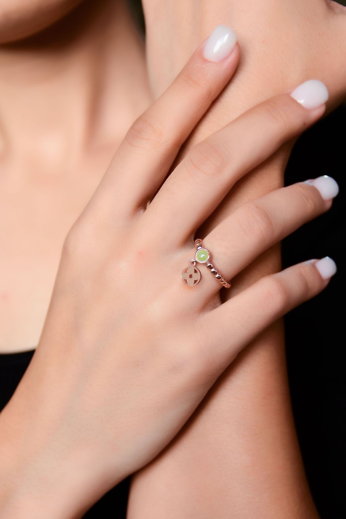 925 Ayar Gümüş Yeşil Ay Taşlı Çember Çiçek Motifli Ayarlanabilir Kadın Yüzük