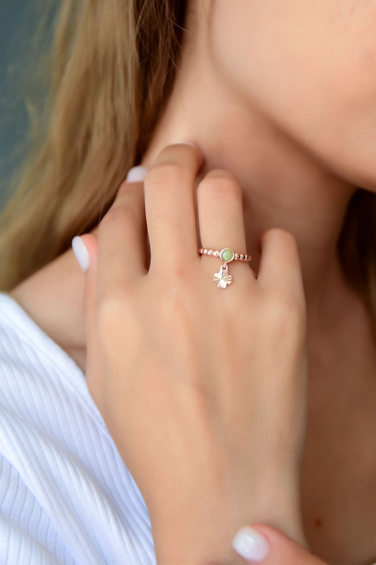 925 Ayar Gümüş Yeşil Ay Taşlı Çiçek Motifli Ayarlanabilir Kadın Yüzük