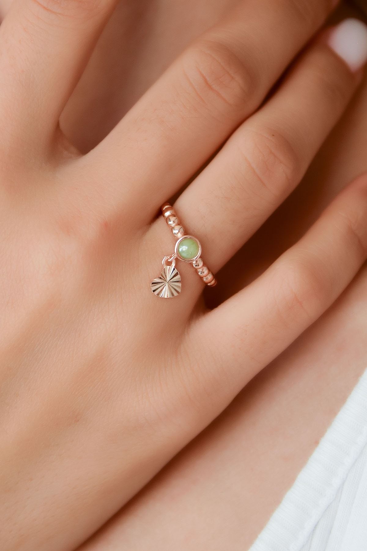 925 Ayar Gümüş Yeşil Ay Taşlı Kalp Motifli Ayarlanabilir Kadın Yüzük