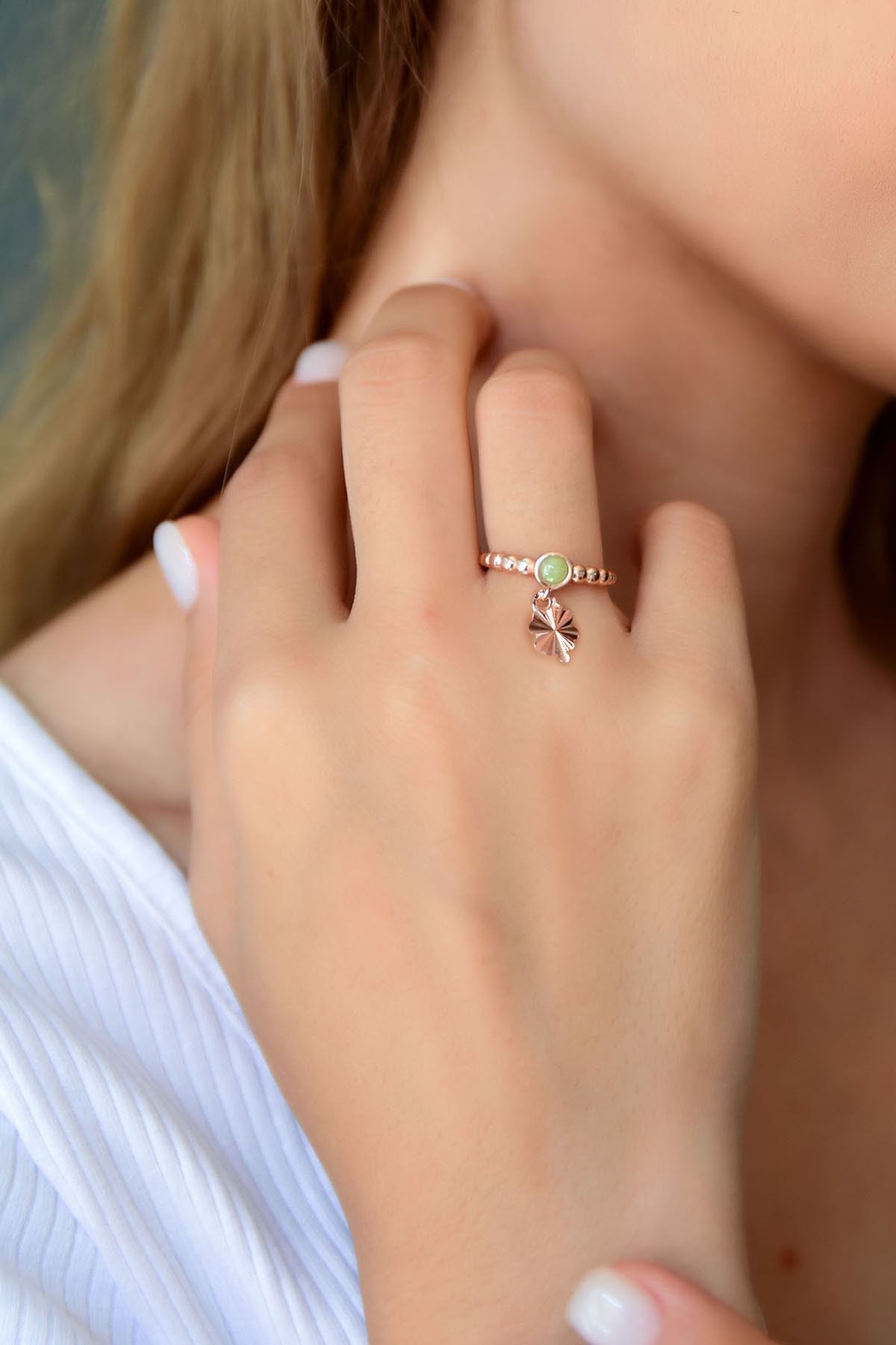 925 Ayar Gümüş Yeşil Ay Taşlı Yonca Motifli Ayarlanabilir Kadın Yüzük