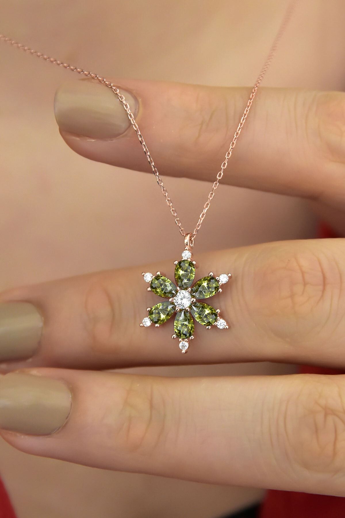 925 Ayar Gümüş Yeşil Taşlı Kamelya Çiçeği Kadın Kolye