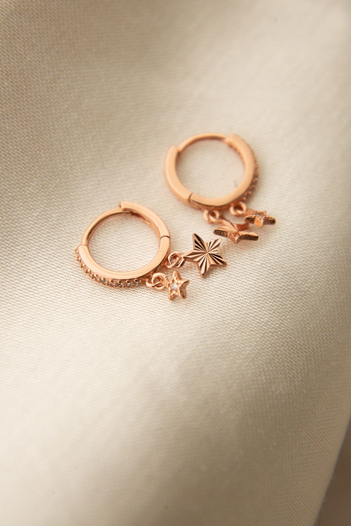 925 Ayar Gümüş Yıldız Figürlü Halka Kadın Küpe