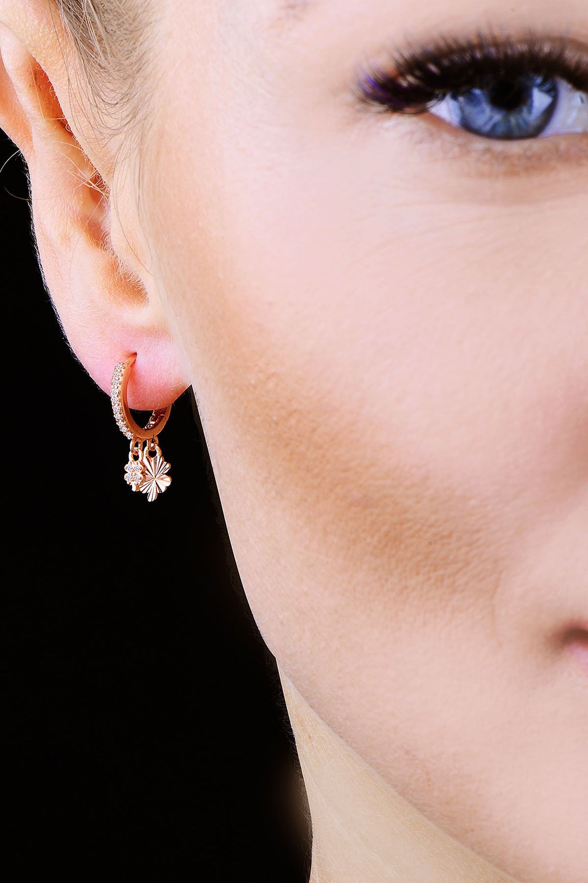 925 Ayar Gümüş Yonca Figürlü Minimal Halka Kadın Küpe Uvpts300005