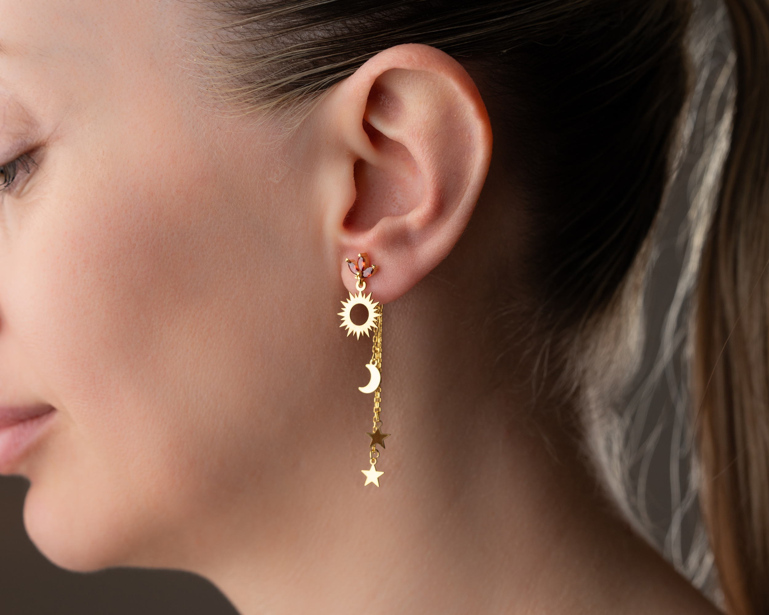 925 Ayar Güneş Ay Yıldız Sallantılı Doğum Taşlı Küpe