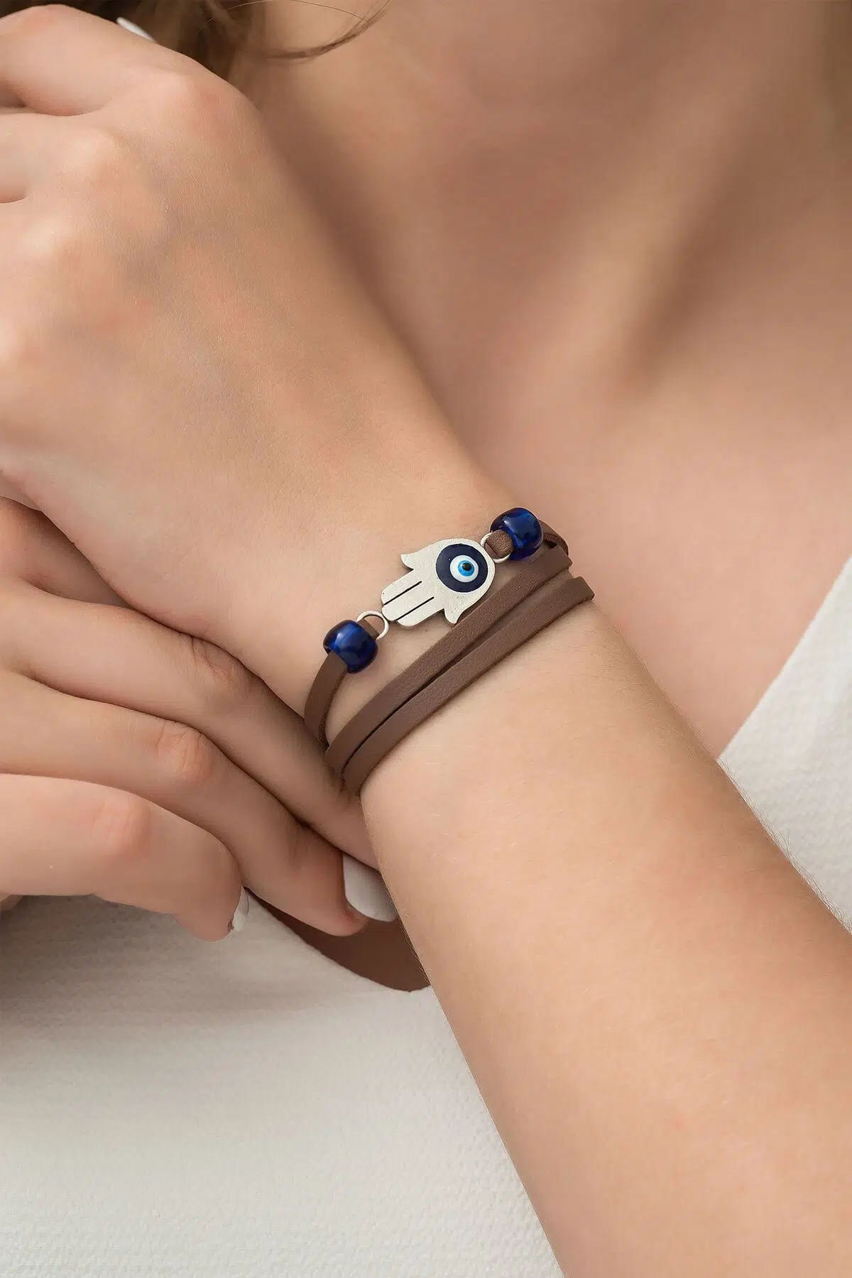 925 Ayar Otantik Gümüş Kaplama Deri Kordonlu Fatma Ana Eli Bileklik