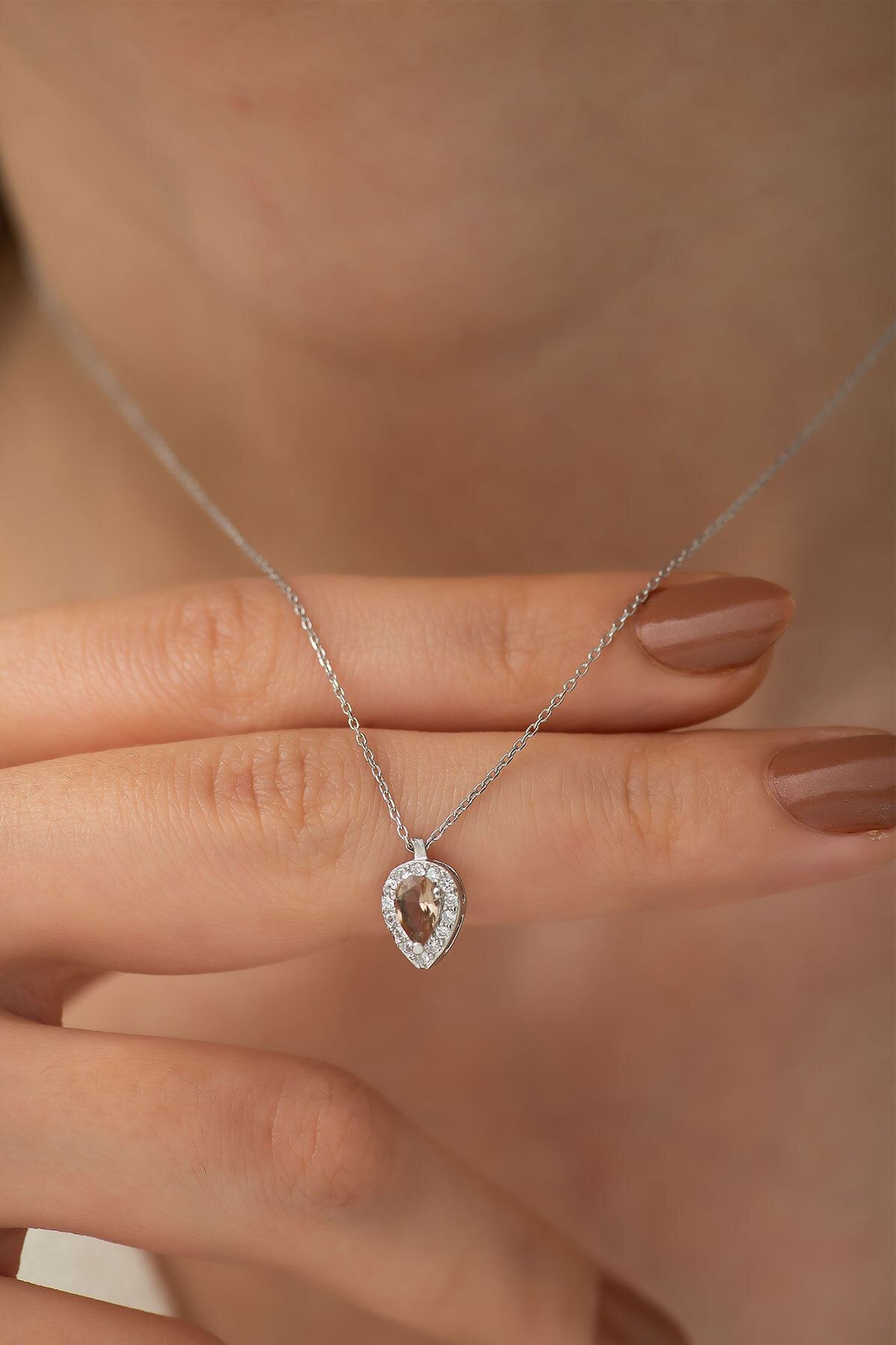 925 Ayar Renk Değiştiren Diaspor Damla Taşlı Gümüş Kolye