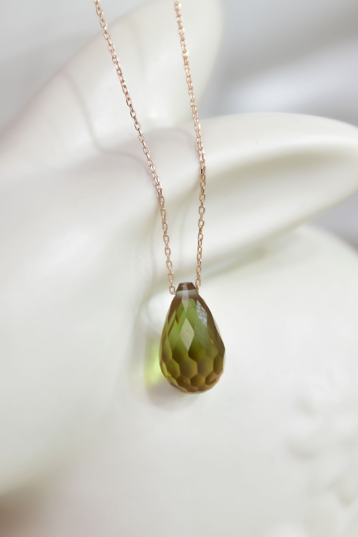 925 Ayar Renk Değiştiren Diaspor Taşlı Damla Kolye