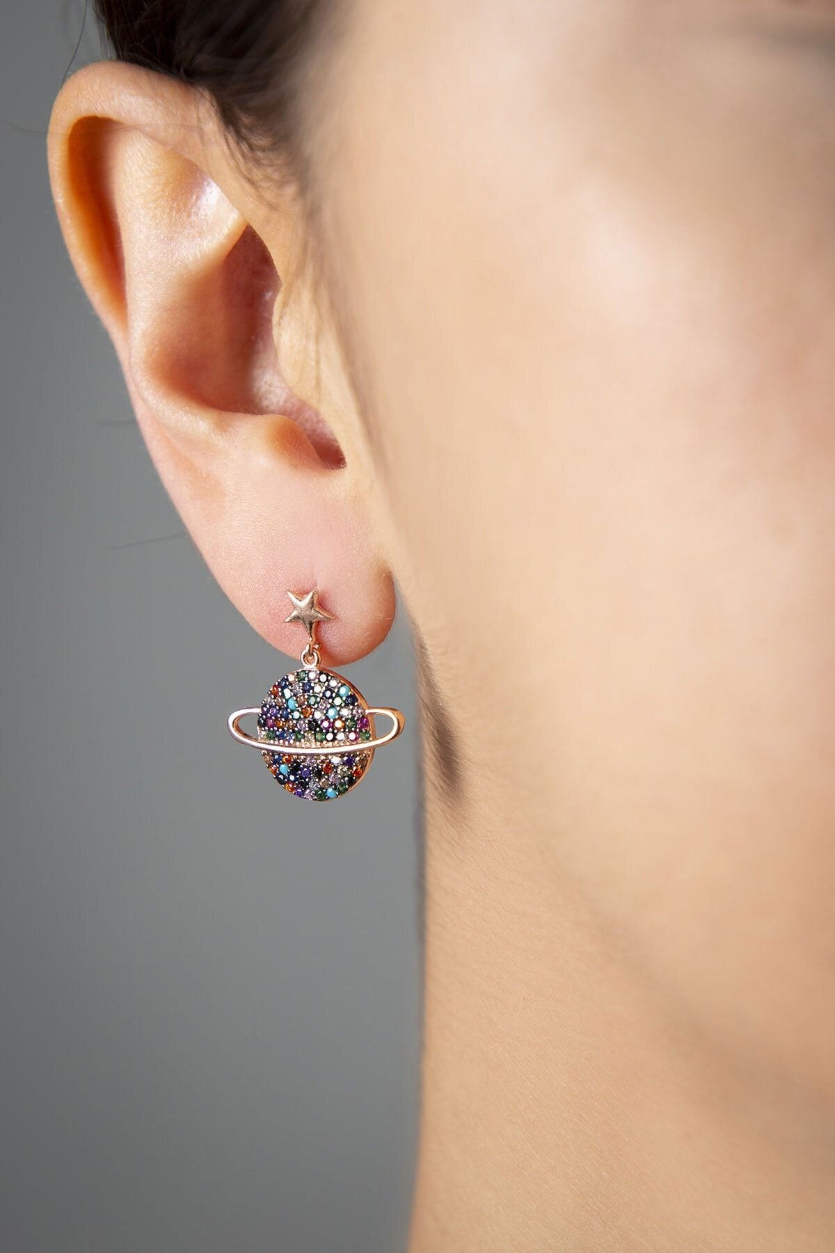 925 Ayar Renkli Taşlı Gümüş Gezegen Küpe