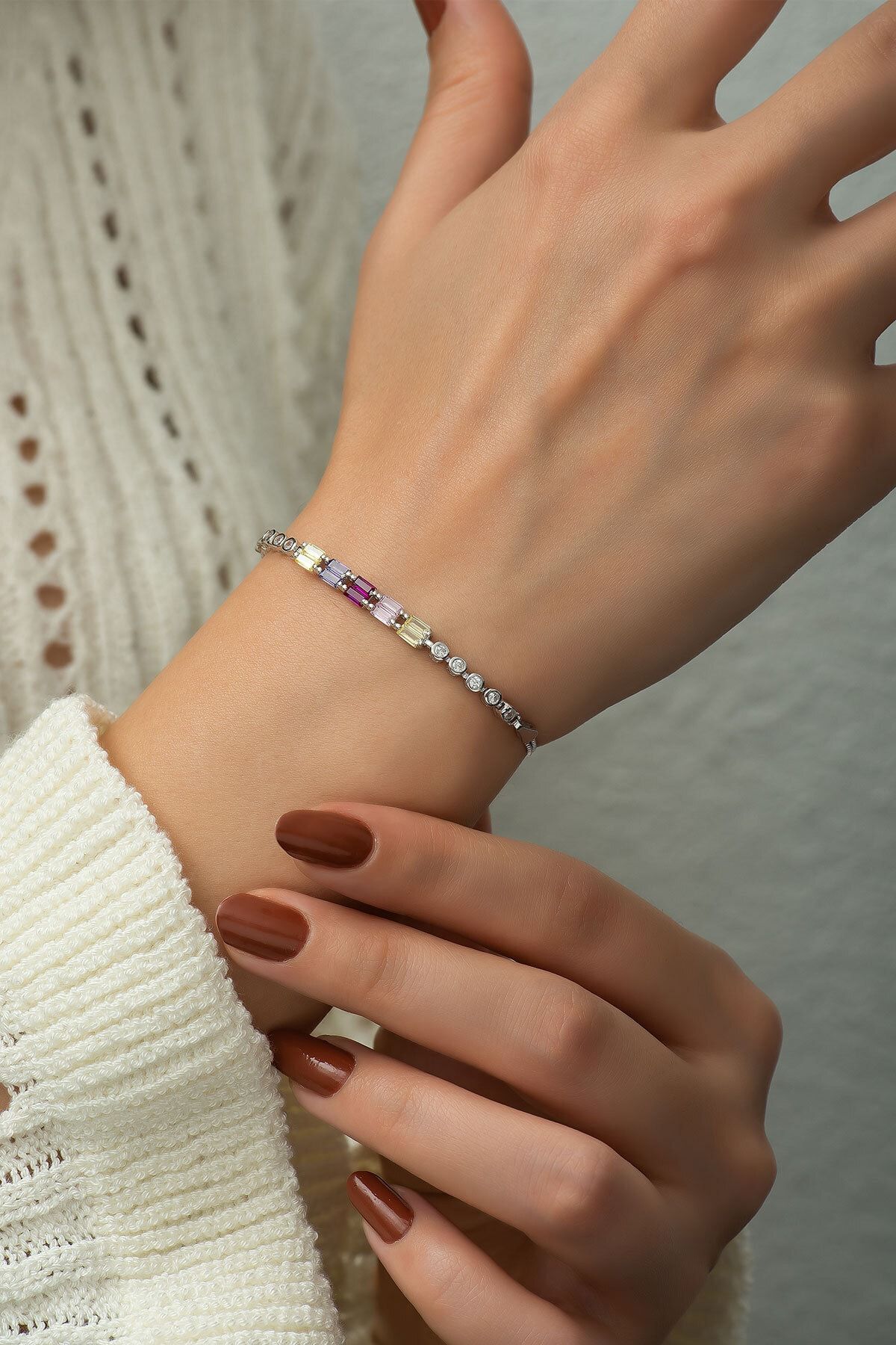 925 Ayar Rodyum Kaplama Renkli Baget Taşlı Gümüş Bileklik