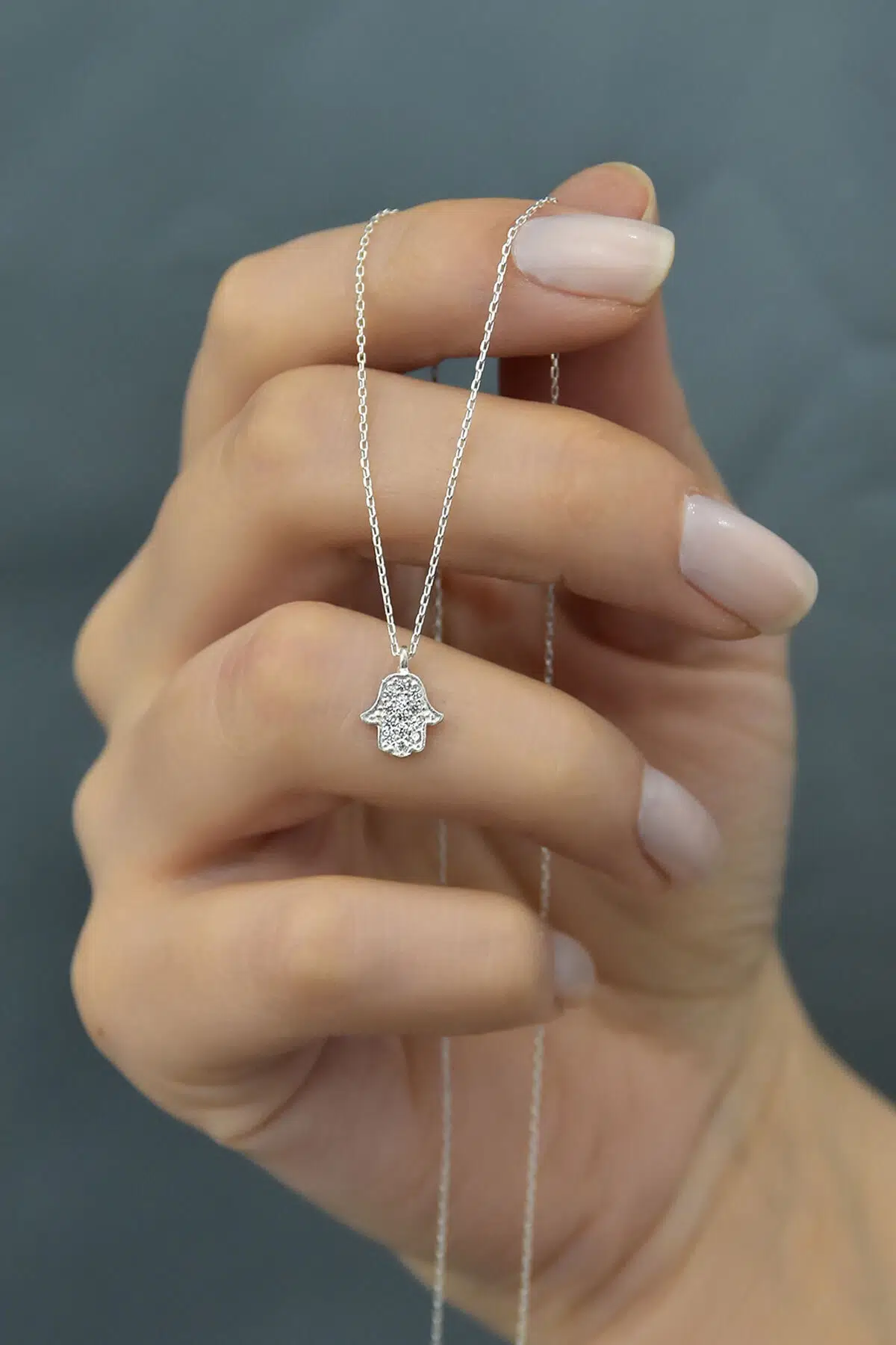 925 Ayar Rodyum Kaplama Zirkon Taşlı Gümüş Fatma Ana Eli Kolye