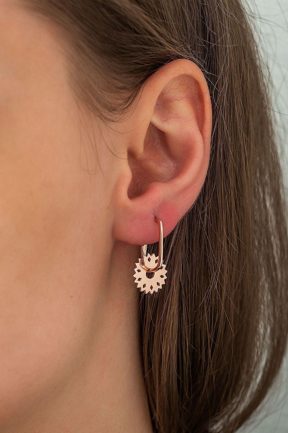 925 Ayar Rose Altın Kaplama Klipsli Çark Gümüş Küpe