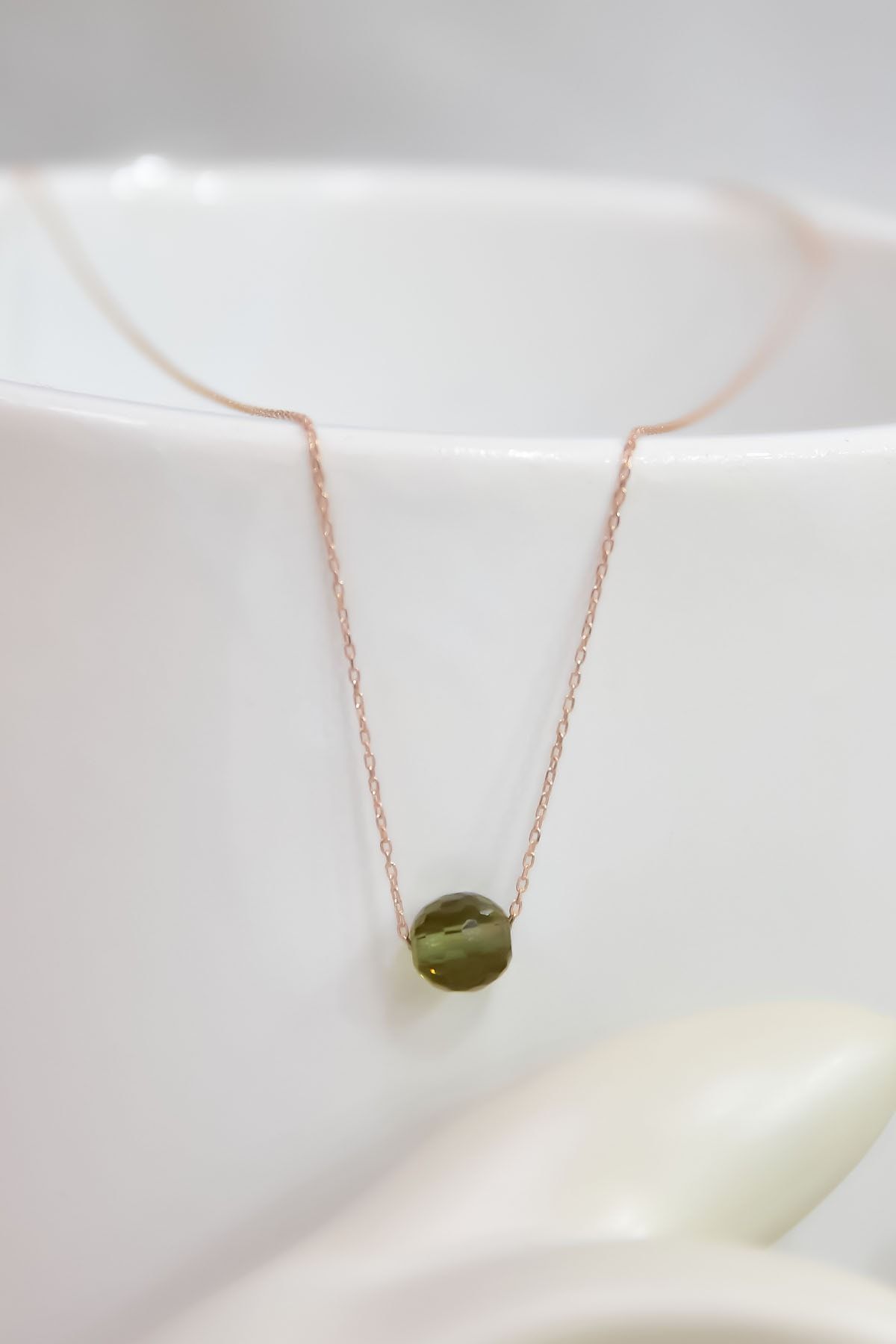 925 Ayar Rose Kaplama Renk Değiştiren Diaspor Taşlı Yuvarlak Kolye