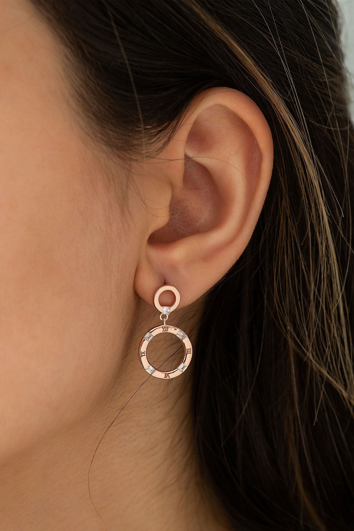 925 Ayar Sallantılı Halka Gümüş Kadın Küpe