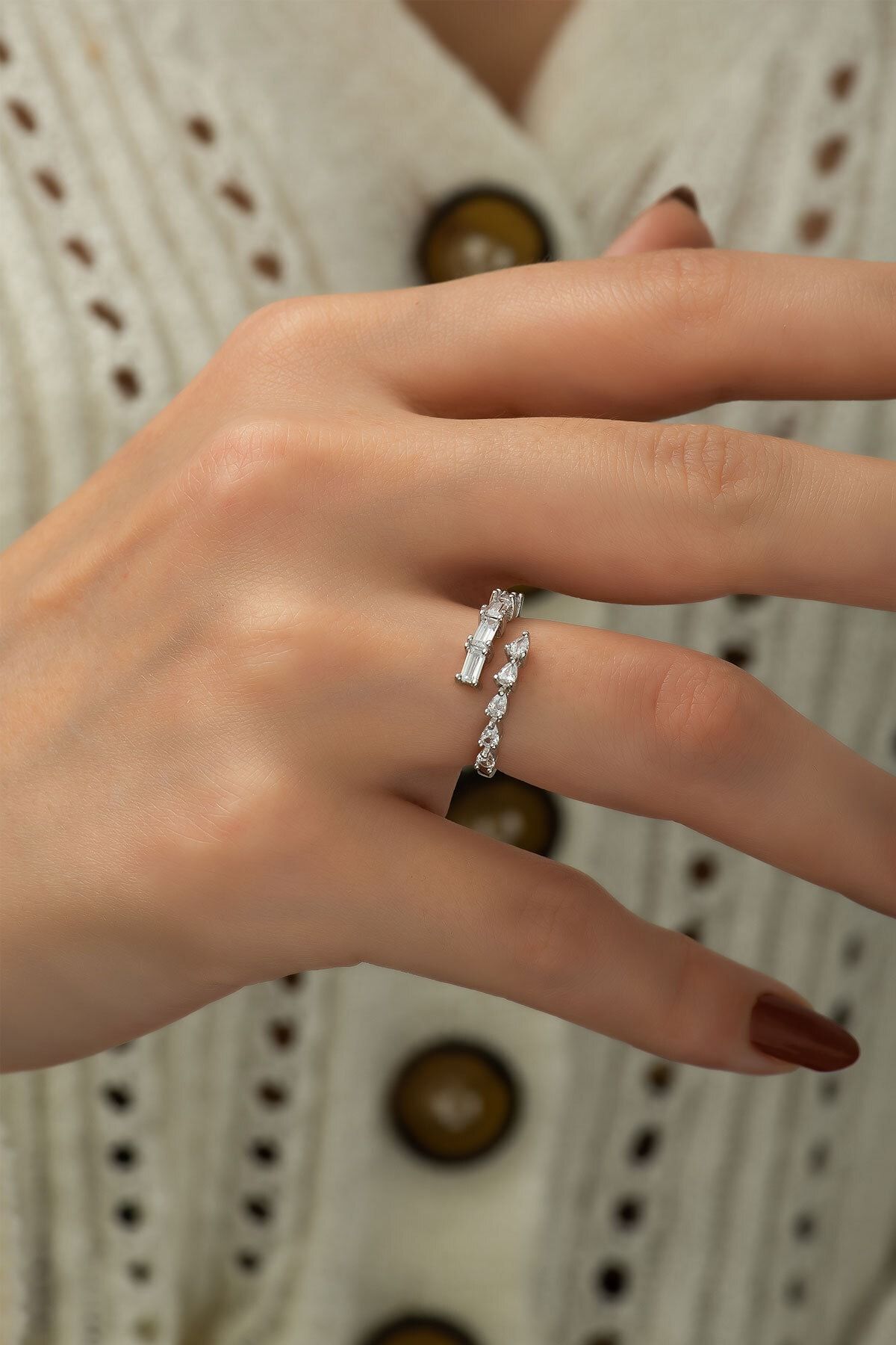 925 Ayar Sıralı Zirkon Baget Taşlı Kadın Yüzük