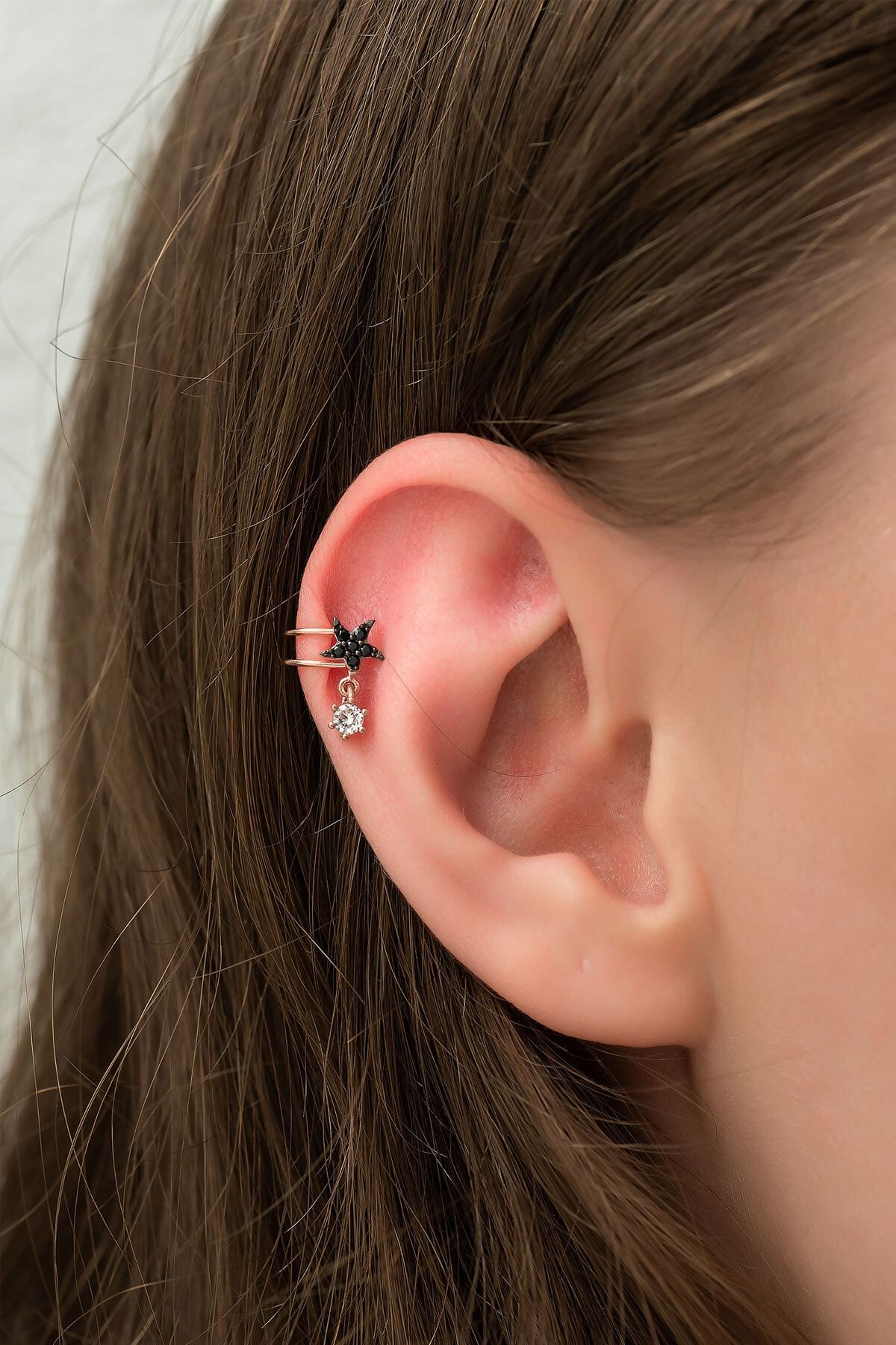 925 Ayar Siyah Taşlı Yıldız Kıkırdak Gümüş Küpe Rose Altın