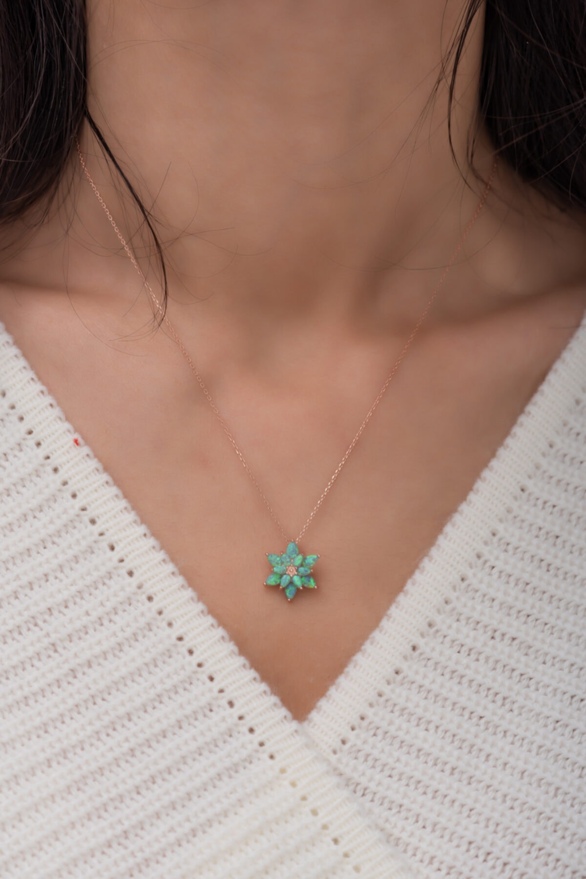 925 Ayar Yeşil Opal Taşlı Gümüş Lotus Kolye