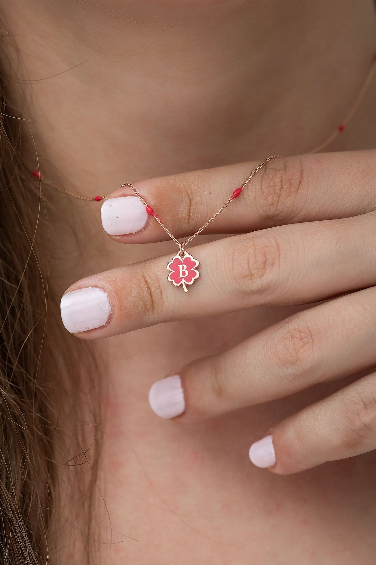 925 Ayar Yonca Modeli Kırmızı Nano Lazer Mineli Gümüş B Harf Kolye