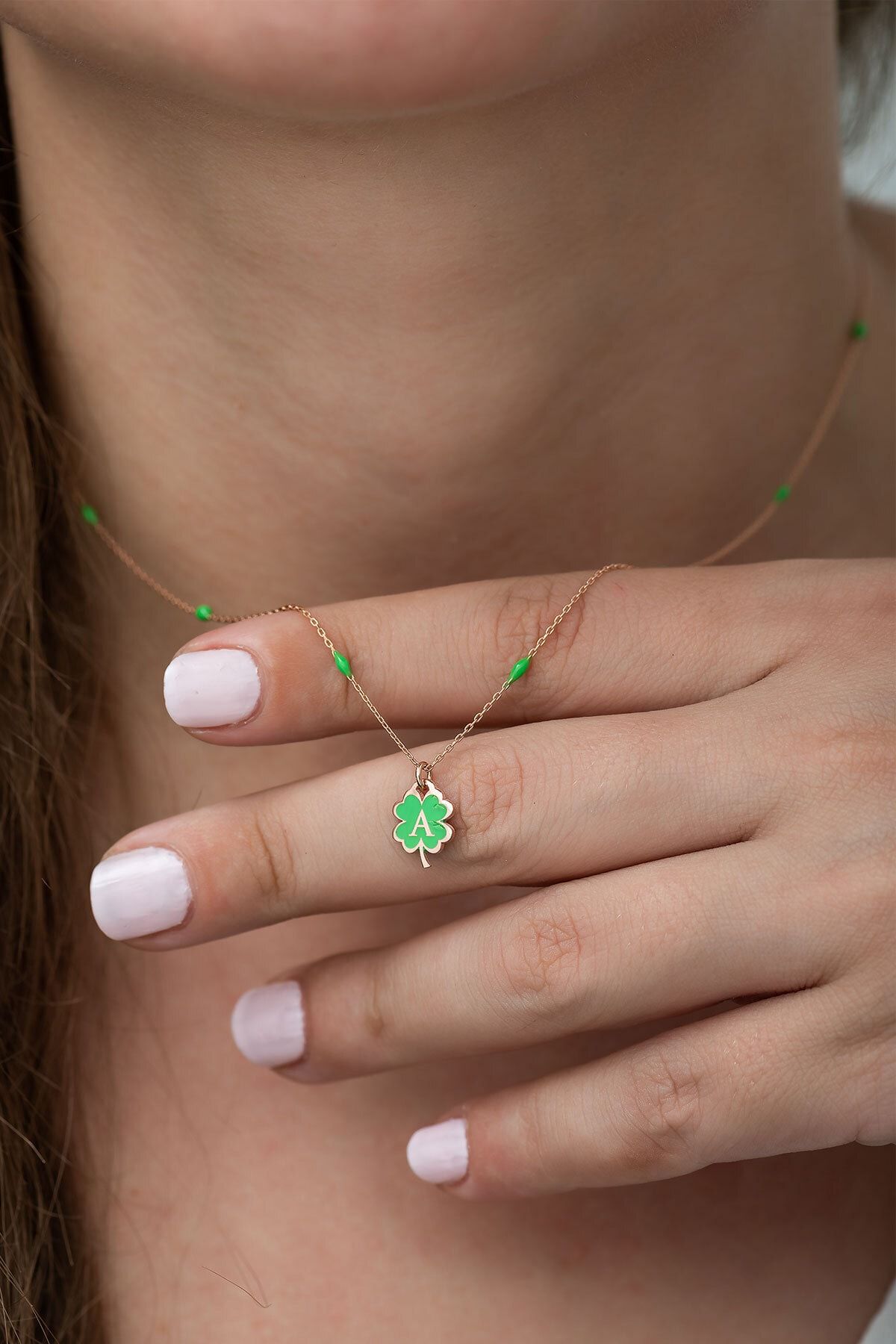 925 Ayar Yonca Modeli Yeşil Nano Lazer Mineli Gümüş A Harf Kolye