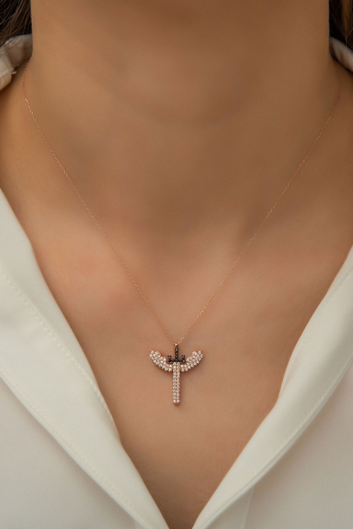 925 Ayar Zirkon Taşlı Gümüş Kılıç Kolye