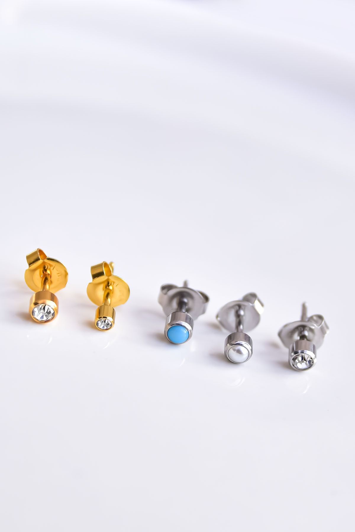 Çelik Gold-rodyum Kaplama Cerrahi Tektaş Çivili 5'li Kombin Küpe Model2