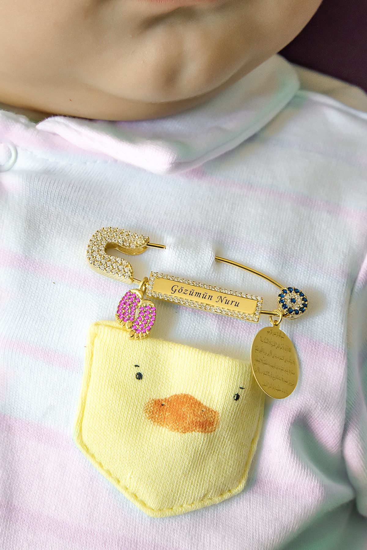 Gözümün Nuru Yazılı Erkek Bebek Iğnesi 14 Ayar Altın Kaplama 925 Ayar Gümüş - Uvps900062