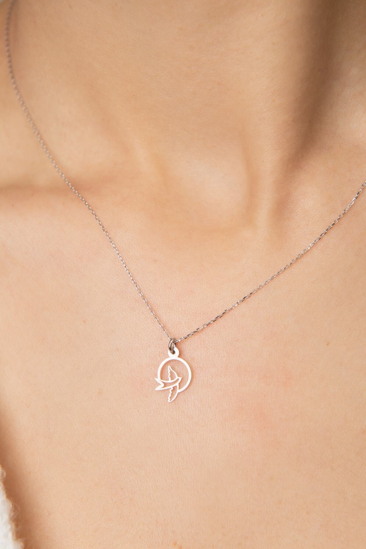 Kadın Kuş Figürlü 925 Ayar Gümüş Kolye