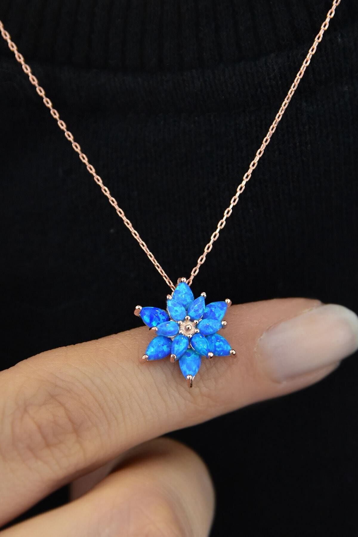 Kadın Mavi Opal Taşlı Kamelya Gümüş Kolye