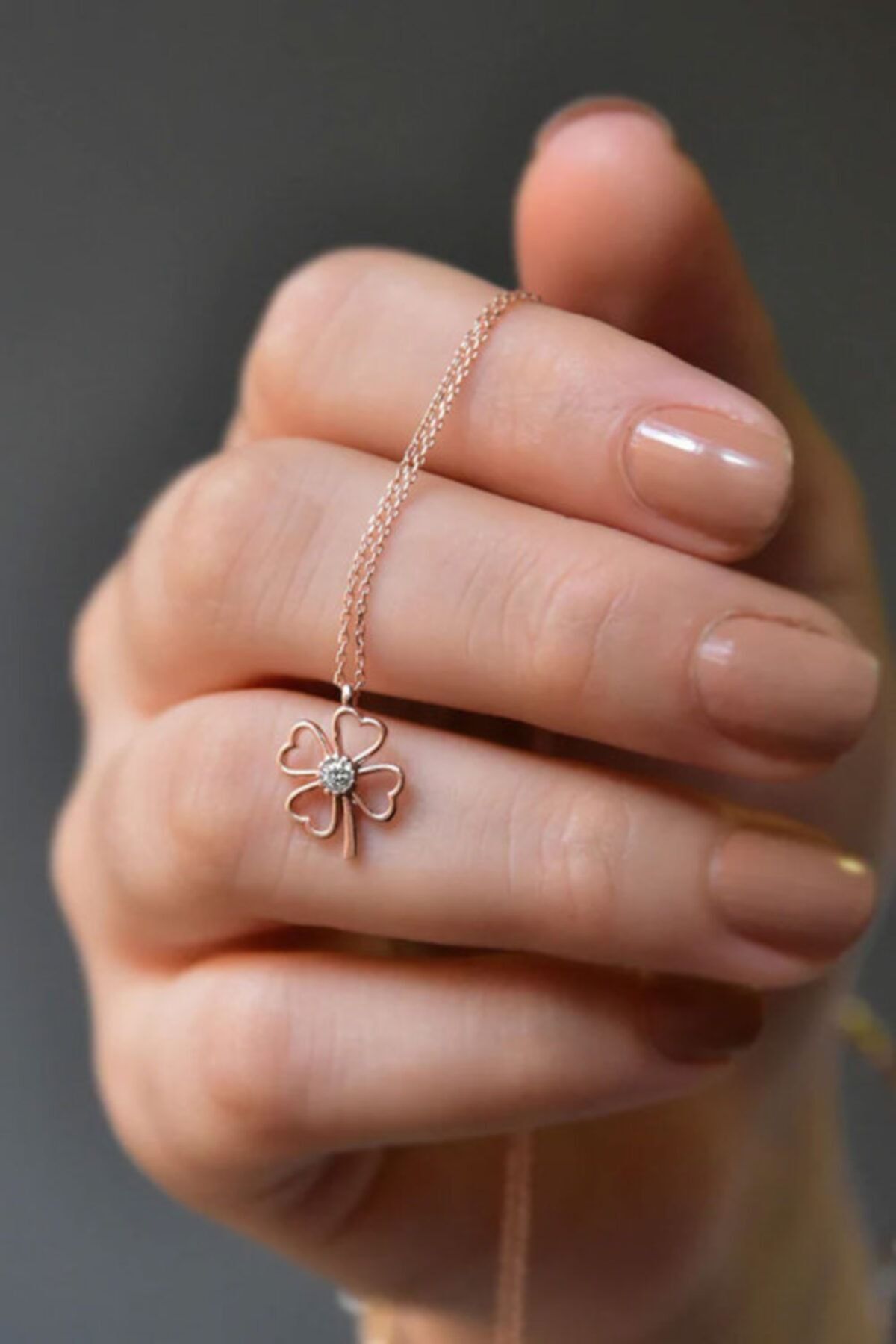 Kadın Tektaşlı Yonca Model Rose Kaplama 925 Ayar Gümüş Kolye