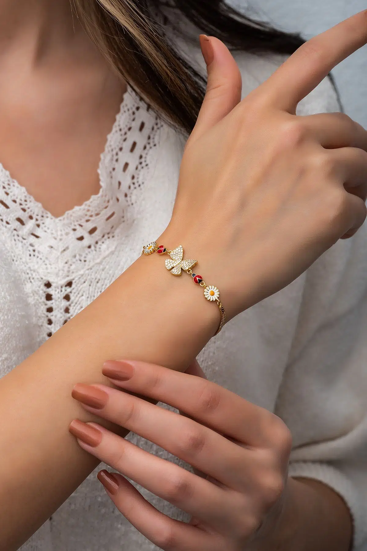 Kelebek Papatya Uğur Böceği Renkli Mineli 14 Ayar Altın Kaplama 925 Ayar Gümüş Bileklik - Uvps200157