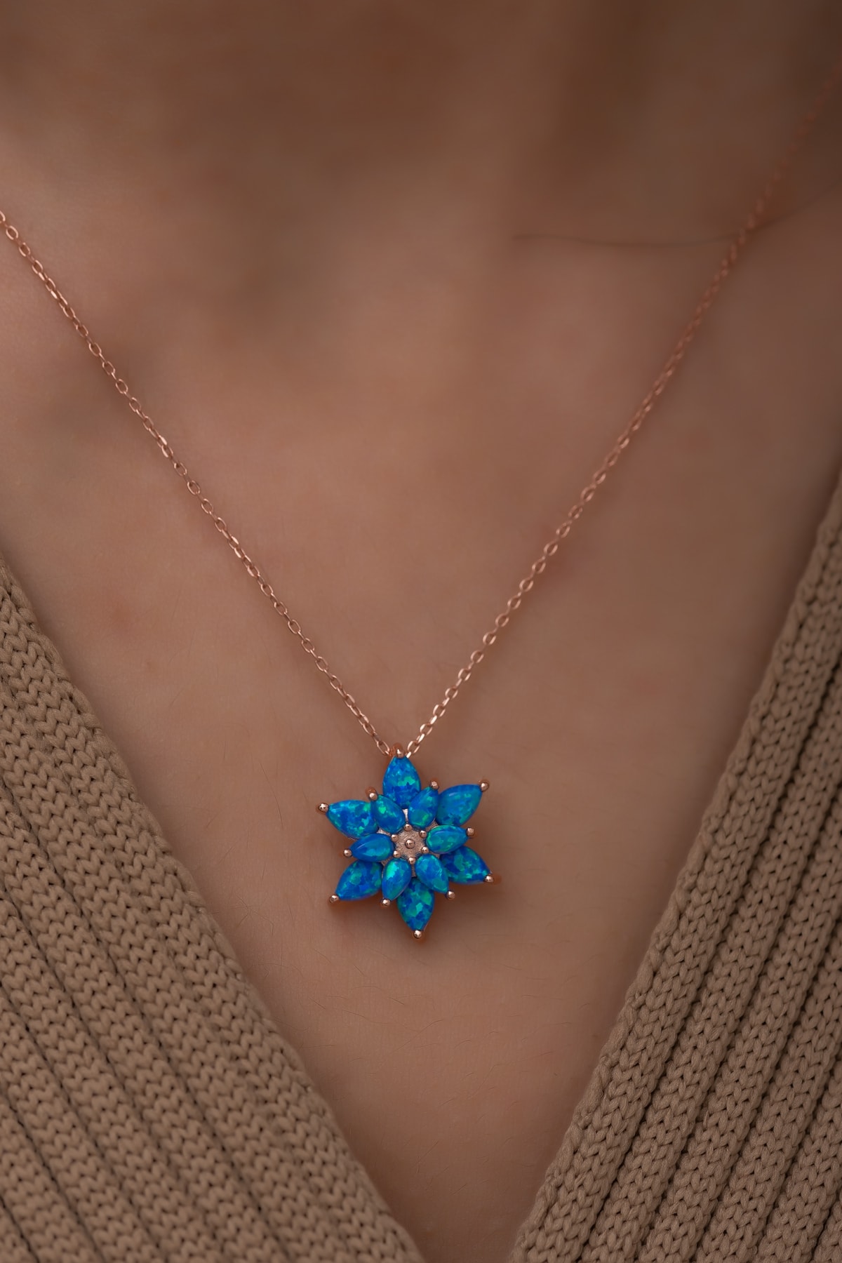 Mavi Opal Taşlı 925 Ayar Gümüş Lotus Kolye