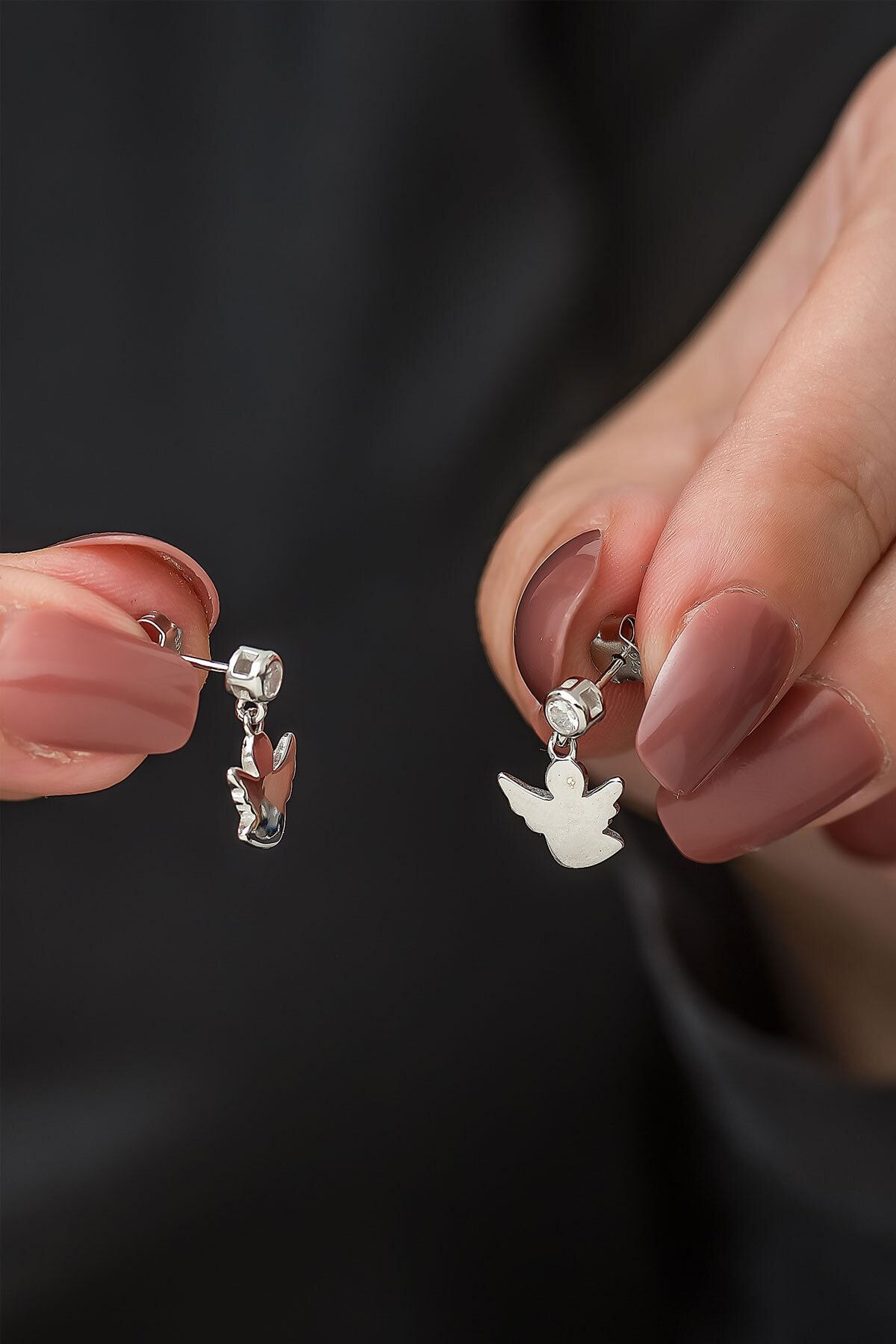 Rodyum Kaplama Çivili Melek Gümüş Küpe