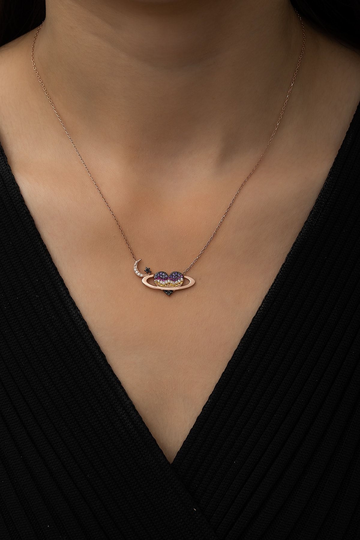 Satürn Kuşaklı Kalp Ay Yıldız Bayrak Kolye Rose Gold Kaplama 925 Ayar Gümüş, Uvps100493