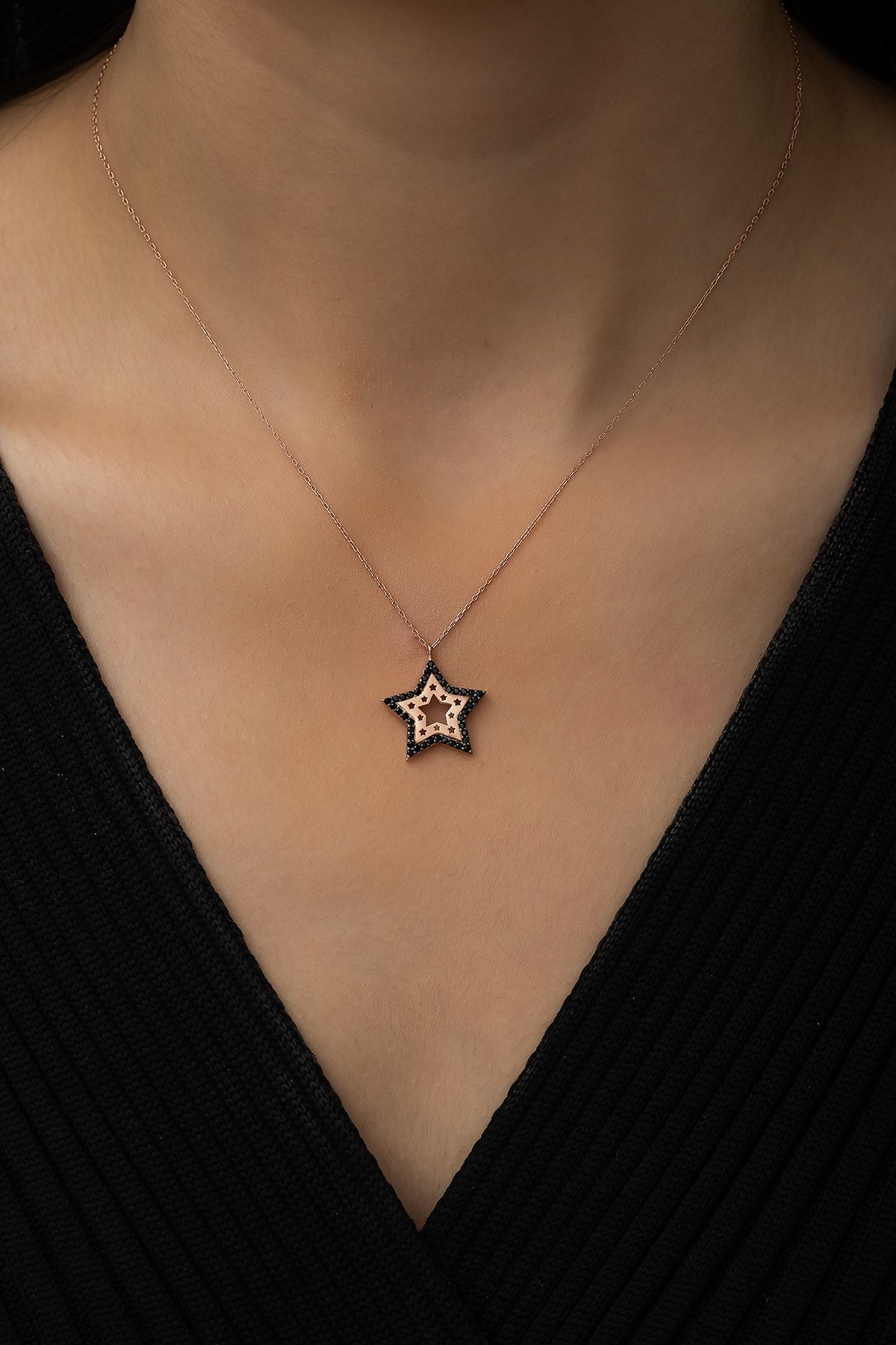 Siyah Taşlı Yıldız Kontürlü Kolye Rose Gold Kaplama 925 Ayar Gümüş, Uvps100496